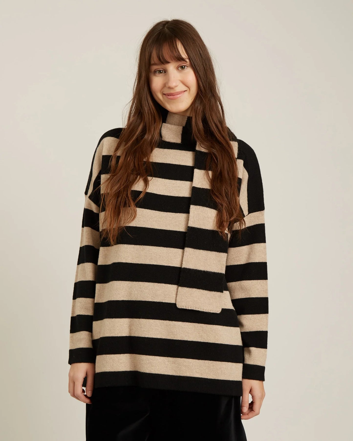 Naif | Justine Scarf - Black / Oat