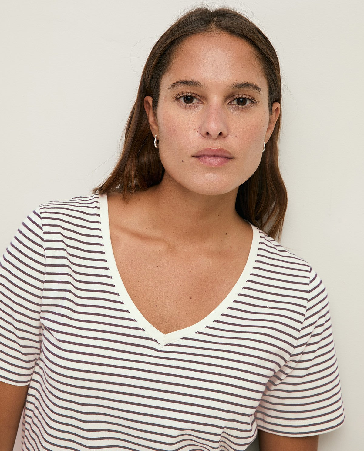 Yerse | Striped Organic Cotton V-Neck T-shirt - Hunter Green