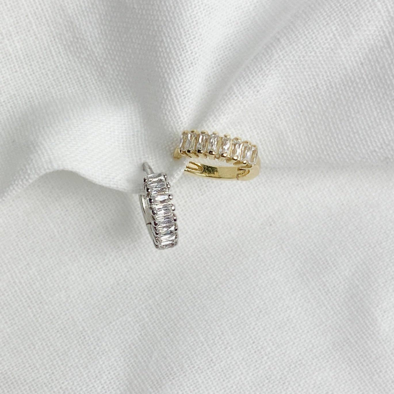 Love Local Jewelry | Dawn Helix Single Hoop - Gold
