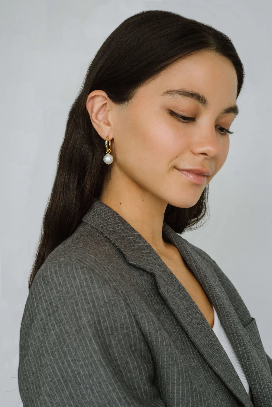 Kara Yoo | Uma Hoops + Wrinkle Pearl Charm - Gold