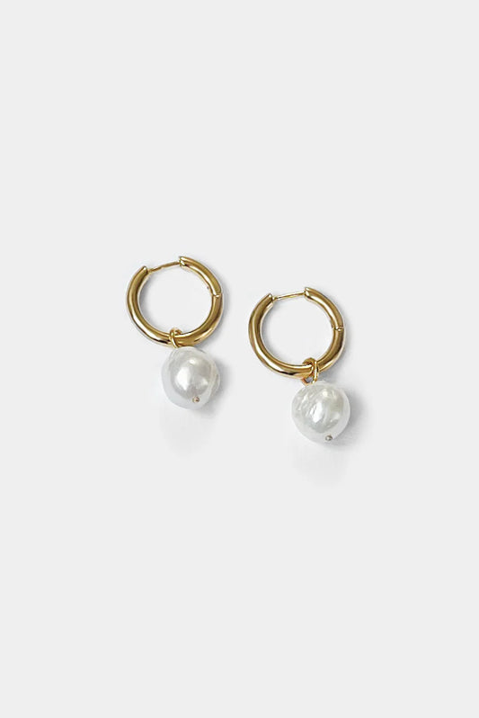 Kara Yoo | Uma Hoops + Wrinkle Pearl Charm - Gold