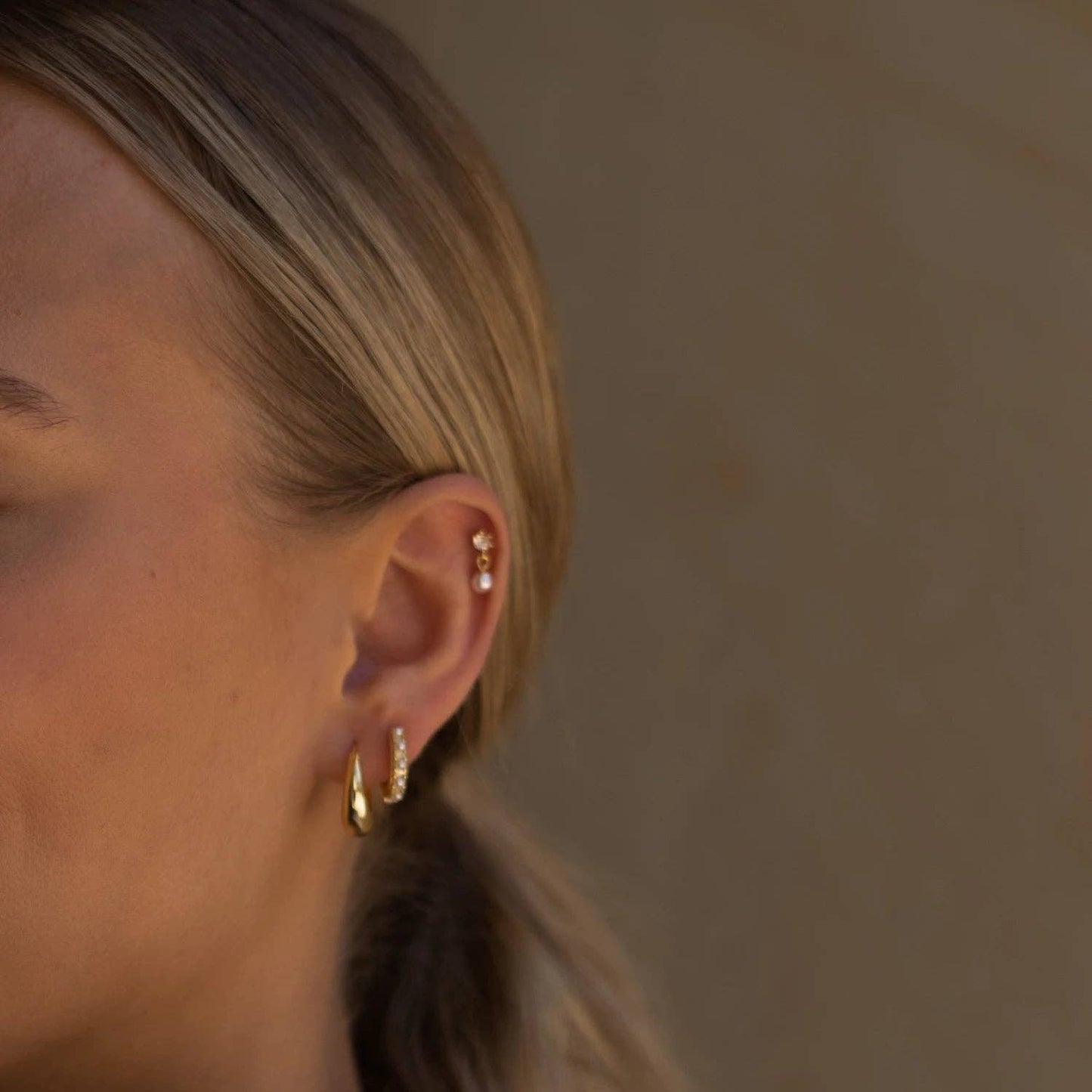 Love Local Jewelry | Brooke Pearl Hoops 1.3cm - Gold