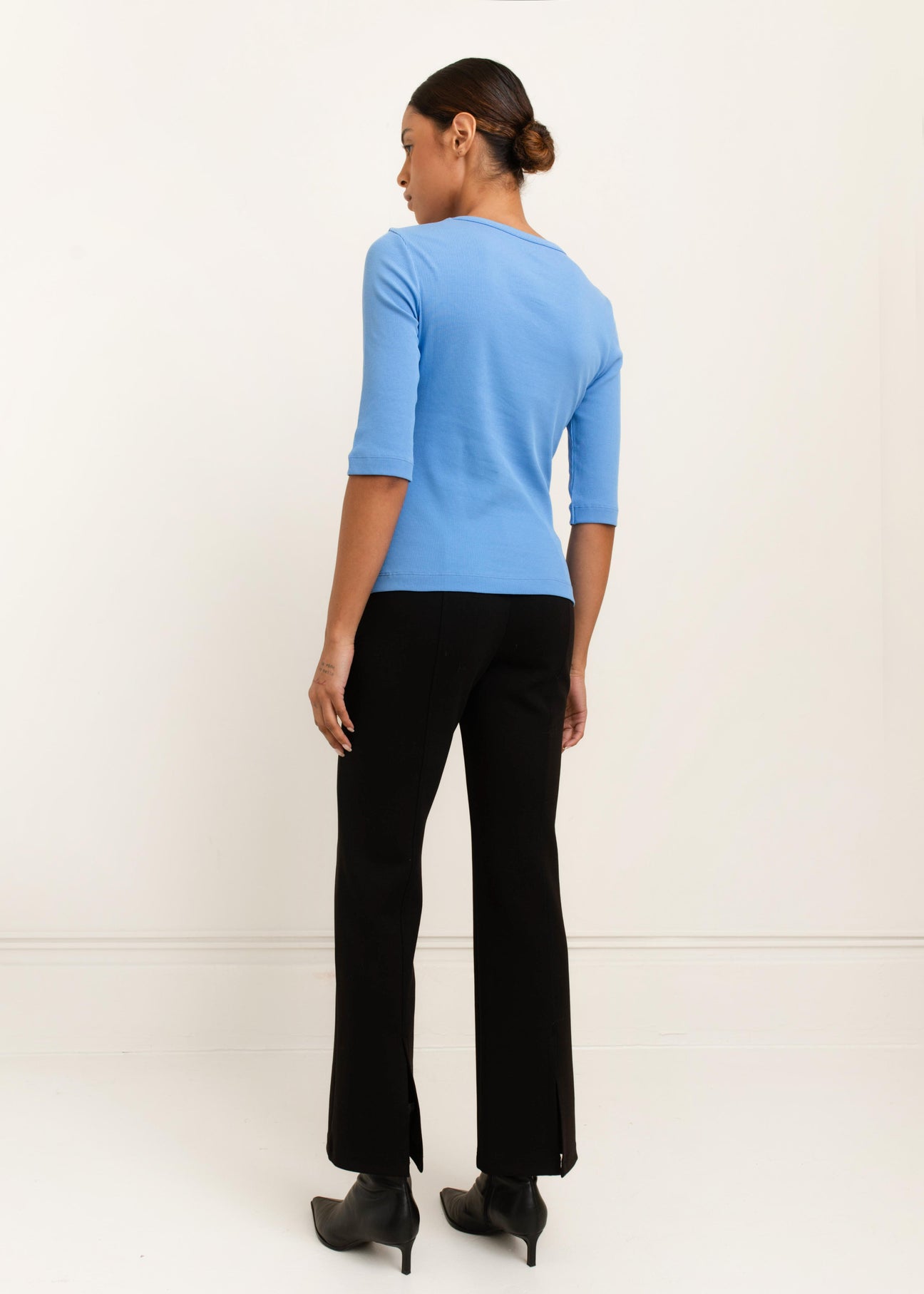 Paper Label | Akari Crew Neck - Blue Daisy