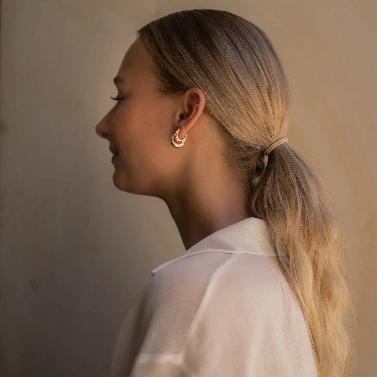 Love Local Jewelry | Brooke Pearl Hoops 1.3cm - Gold
