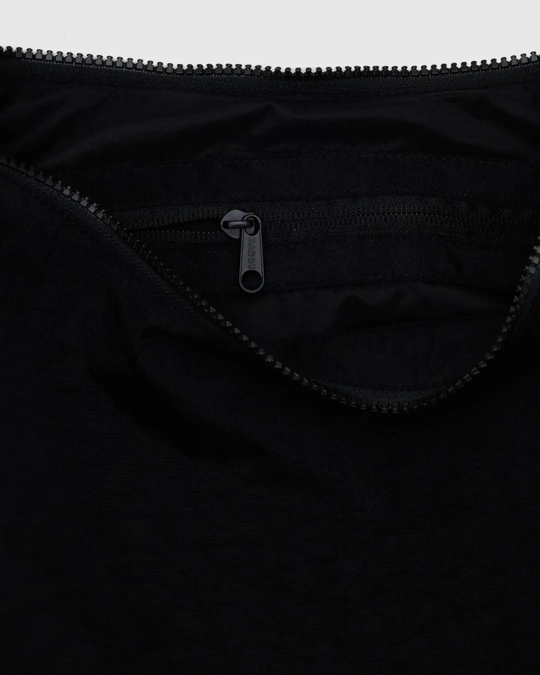 Baggu | Medium Nylon Crescent Bag - Black
