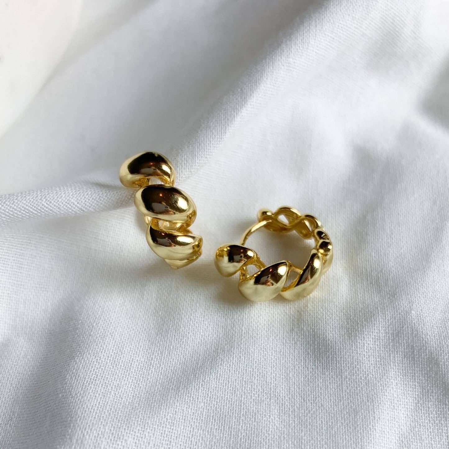 Love Local Jewelry | Chunky Croissant Hoops 2cm - Gold