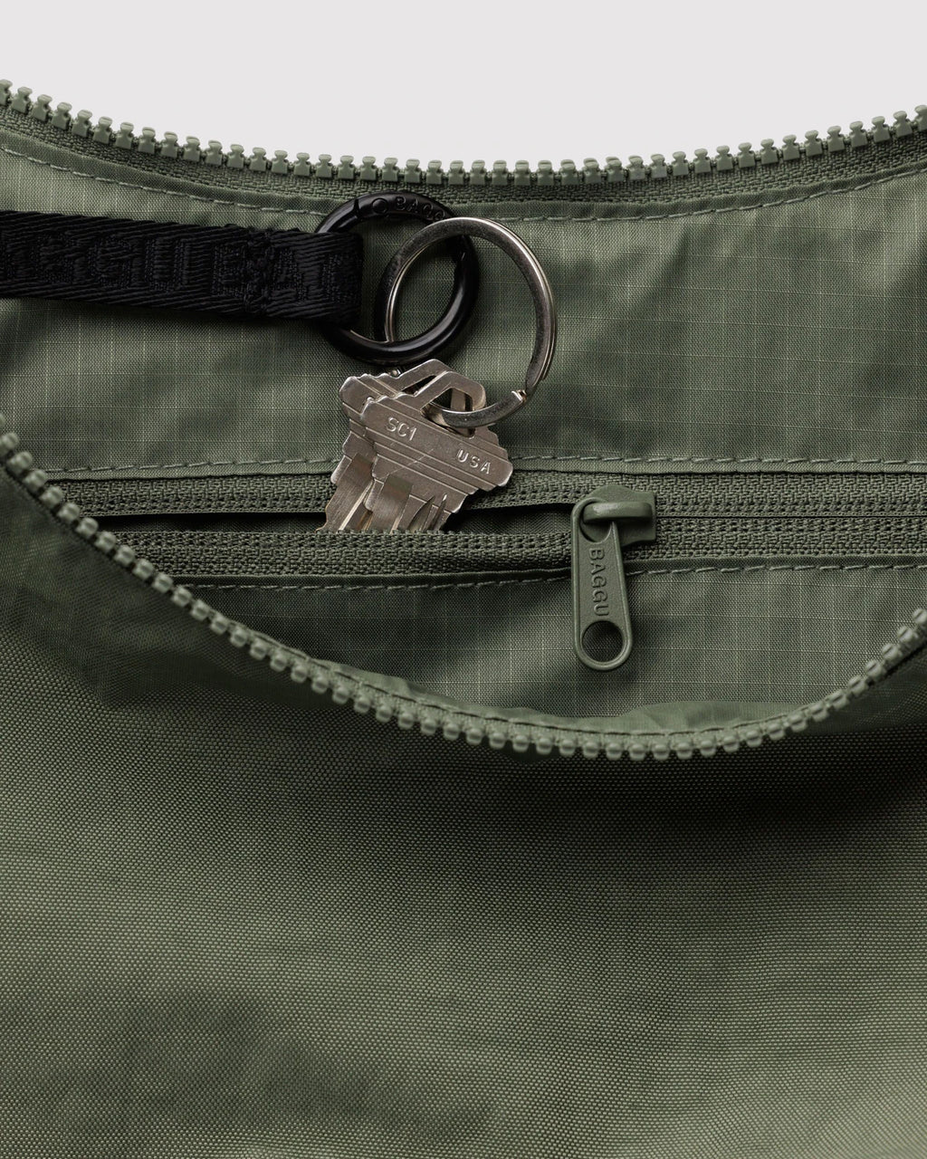 Baggu | Medium Nylon Crescent Bag - Caper