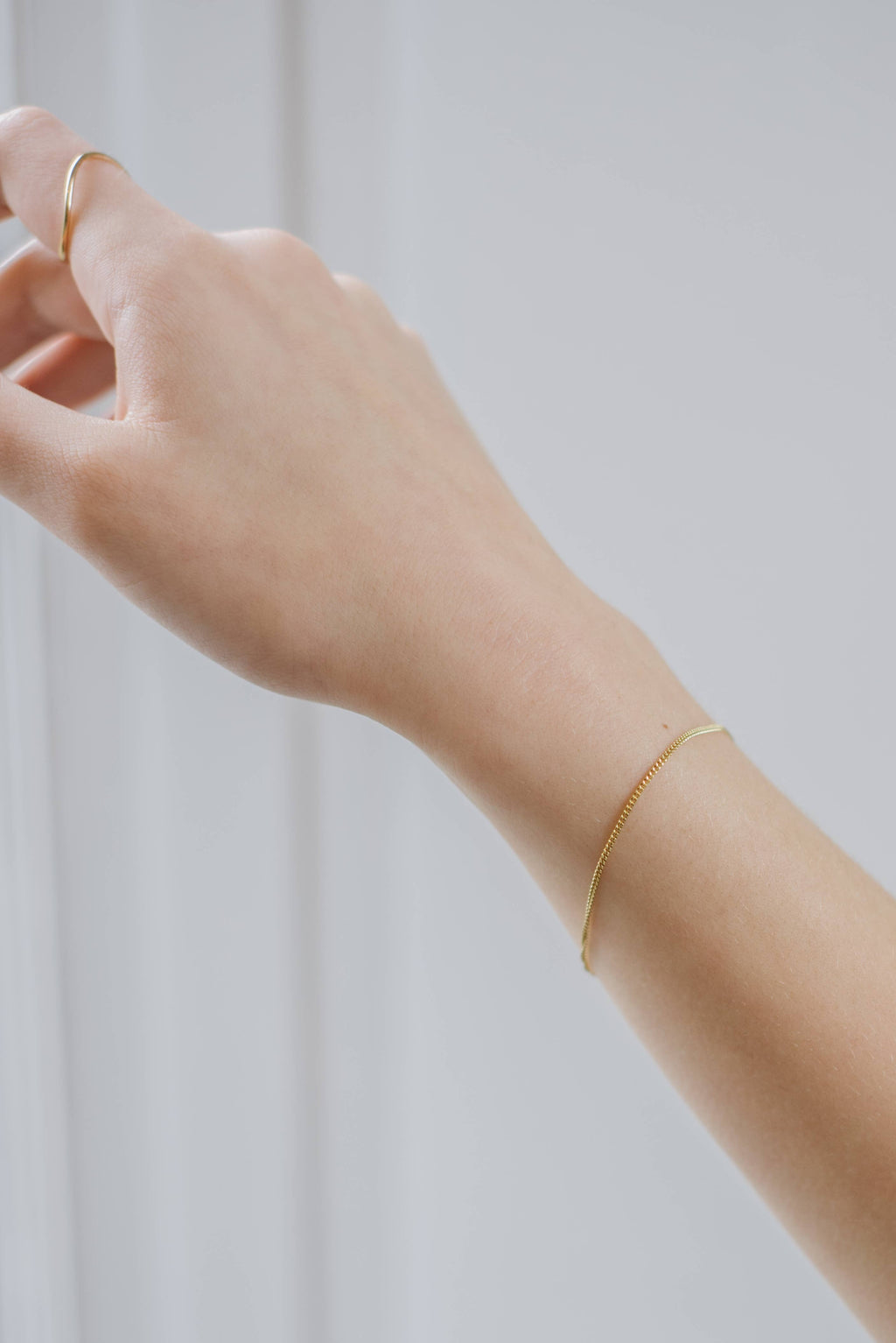 Kara Yoo | Thin Curb Bracelet - Gold