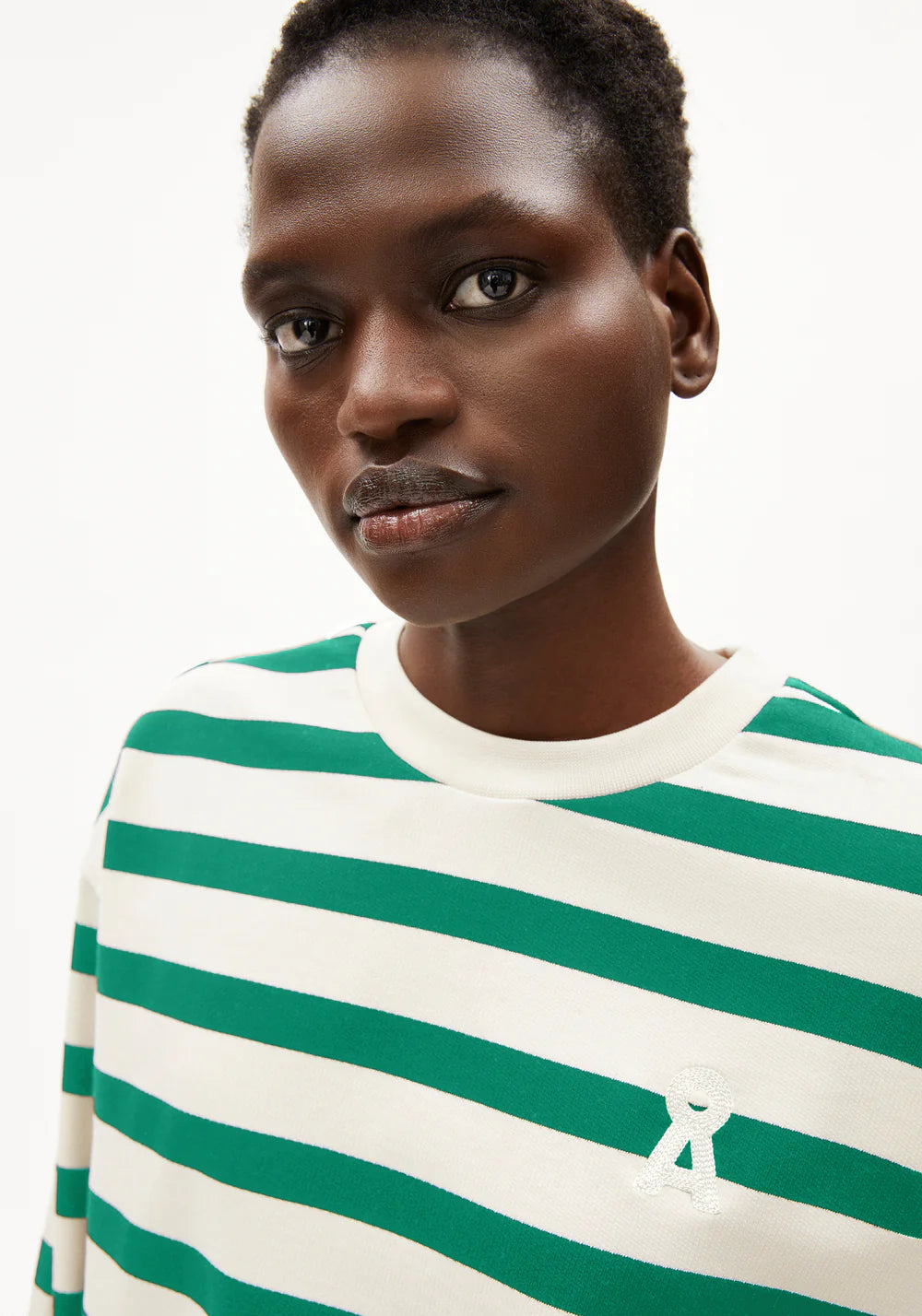 ARMEDANGELS | Frankaa Iconic Å Bold Sweatshirt - Undyed/Emerald Green