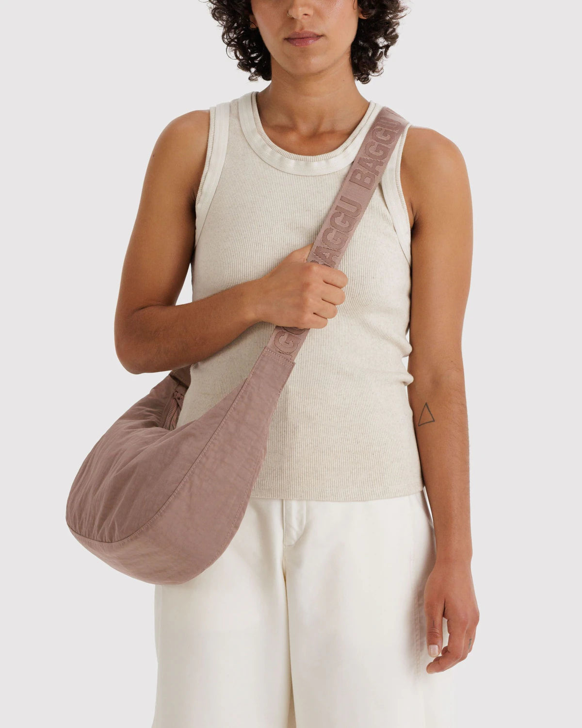 Baggu | Medium Nylon Crescent Bag - Toasted Almond