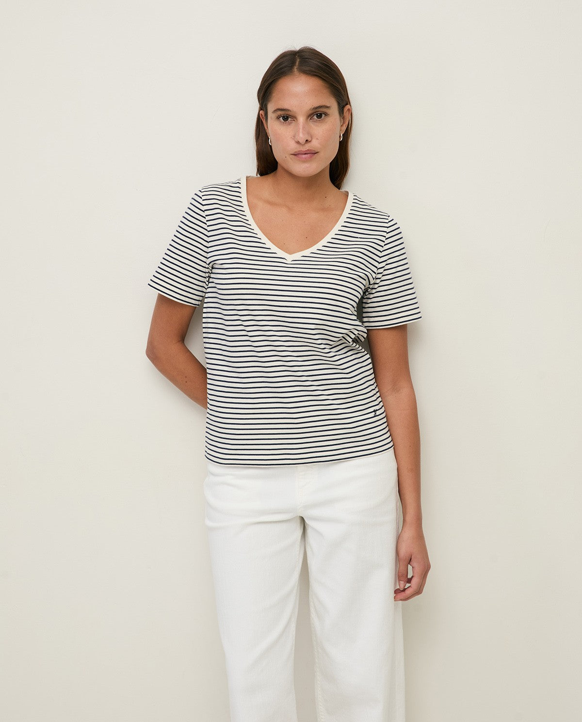 Yerse | Striped Organic Cotton V-Neck T-shirt - Navy
