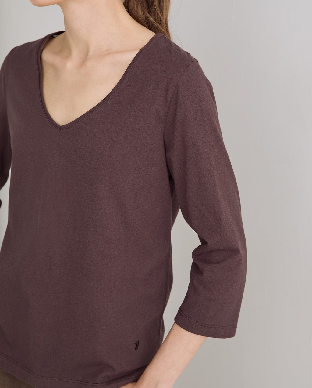 Yerse | V-neck 3/4 Sleeve T-Shirt