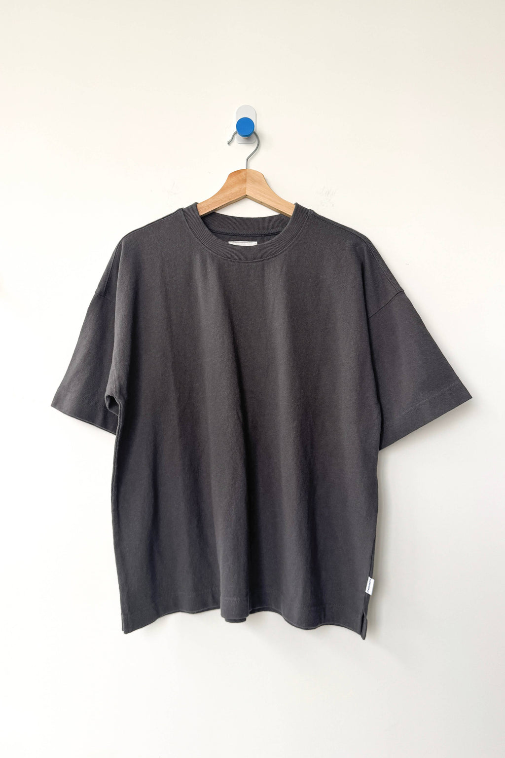 Le Bon Shoppe | Jayden Tee - Dark Slate