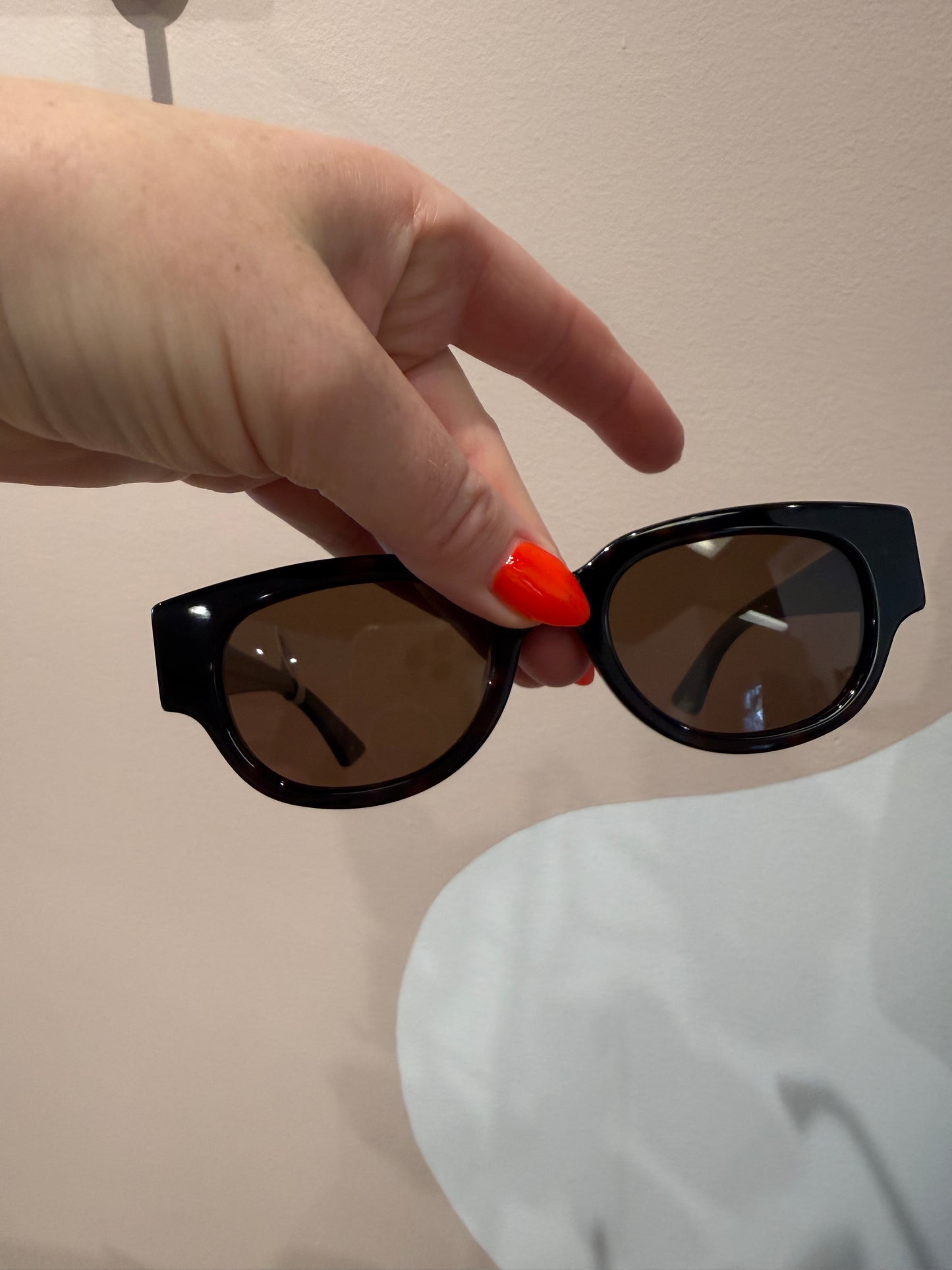Banbé | The Markle Sunglasses - Dark Havana Tort/Walnut