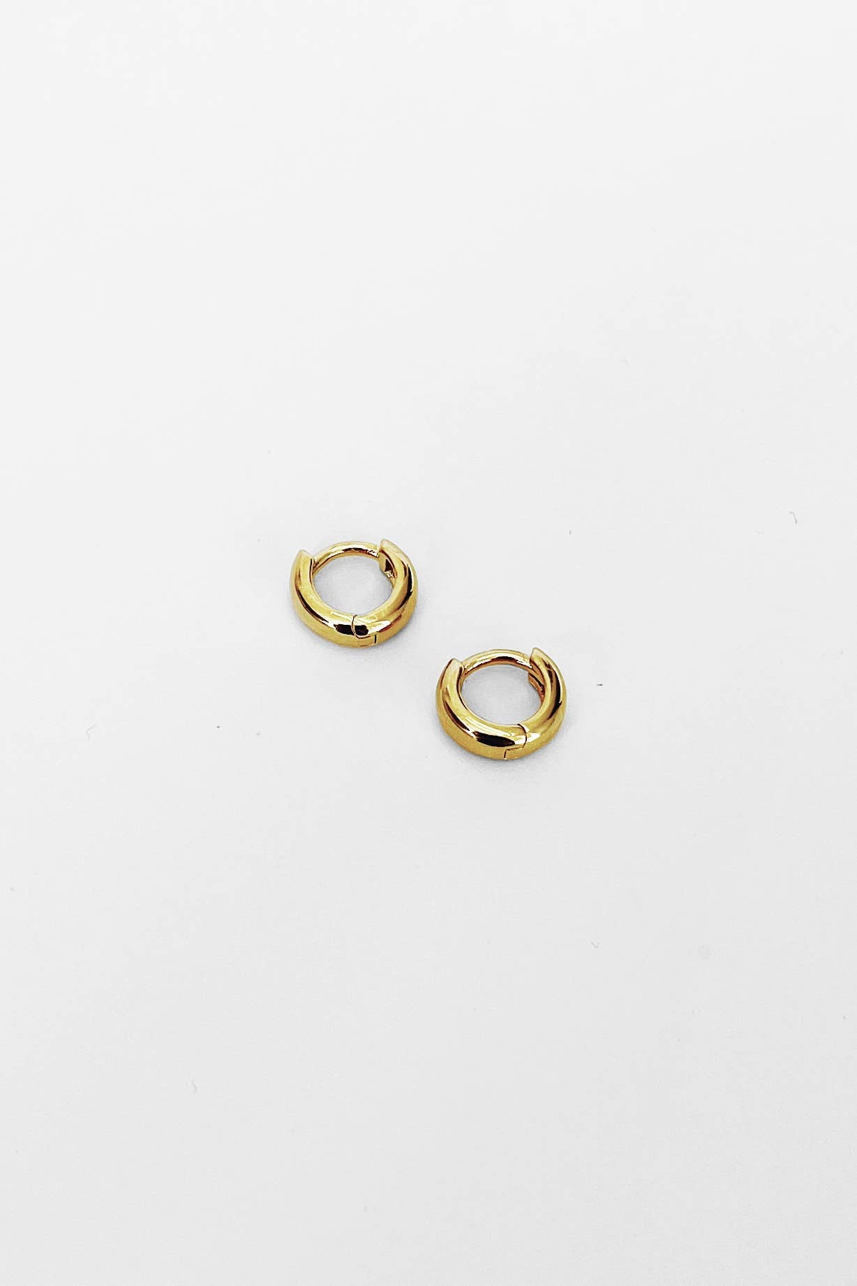 Kara Yoo | Baby Norma Huggie Hoops - Gold