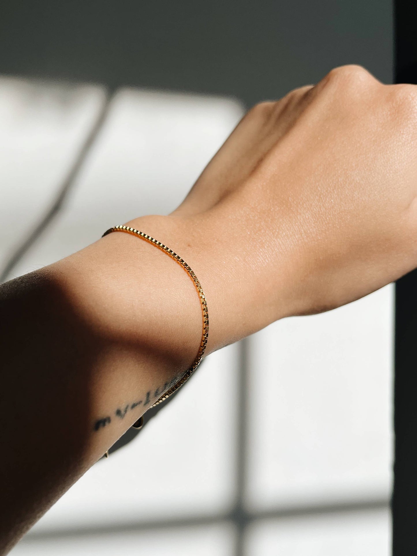 Kara Yoo | Thin Box Bracelet - Gold