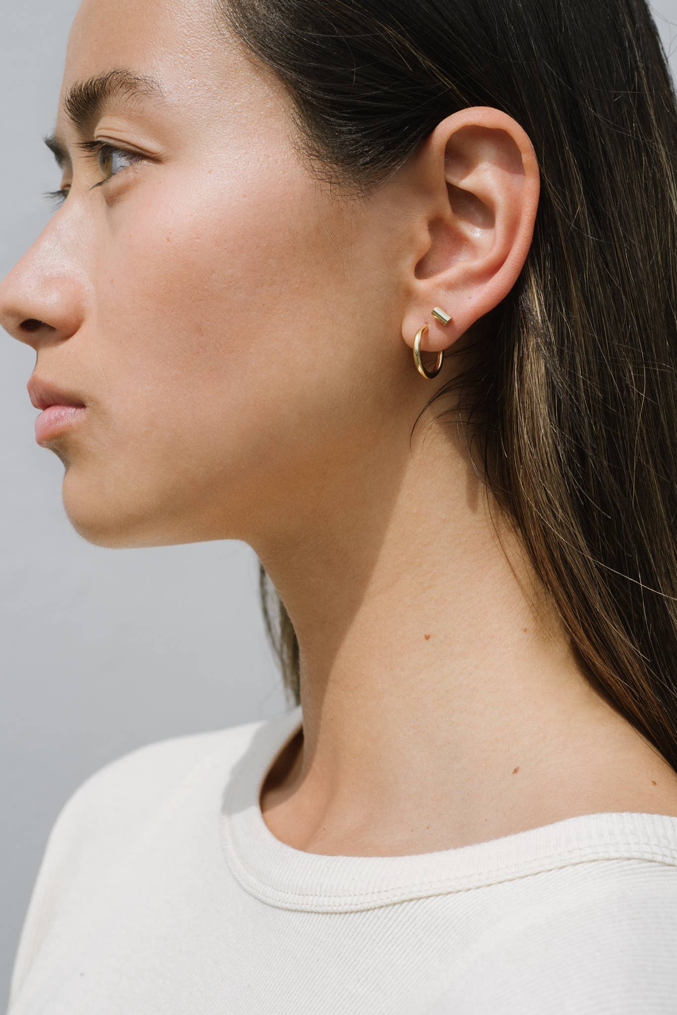 Kara Yoo | Arlo Small Hoops - Gold