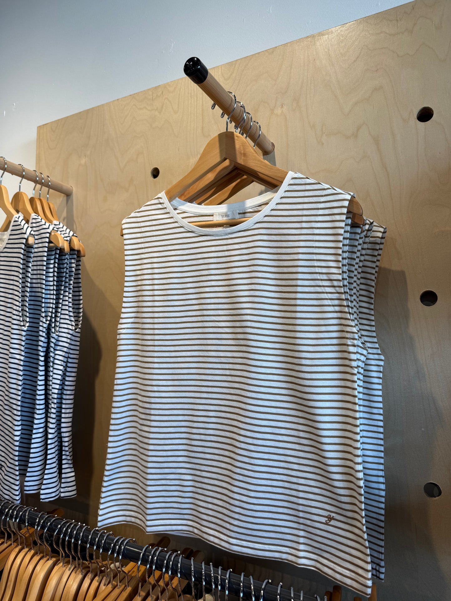 Yerse | Sleeveless Striped Basic T-shirt - Hunter Green