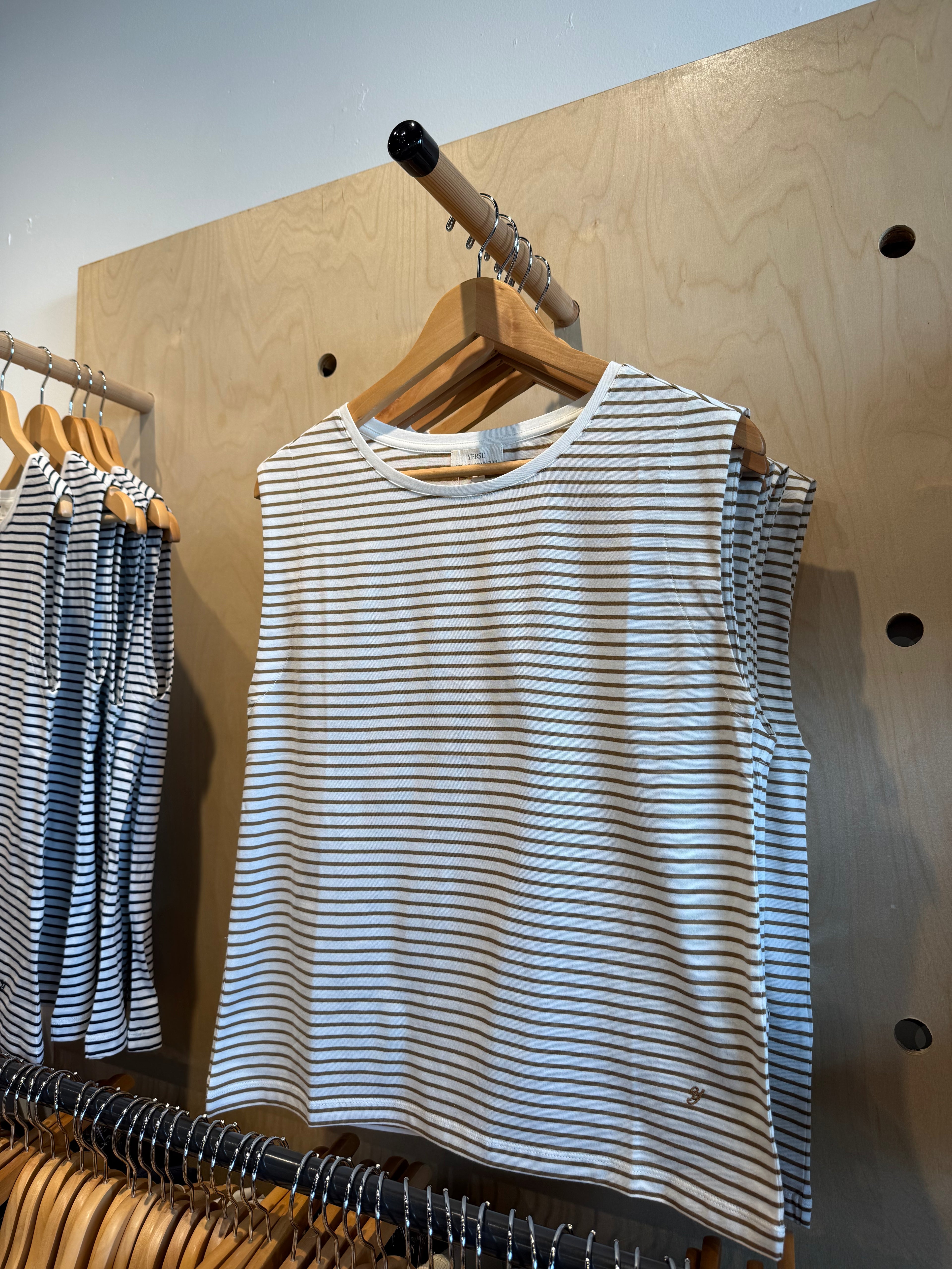 Yerse | Sleeveless Striped Basic T-shirt - Hunter Green