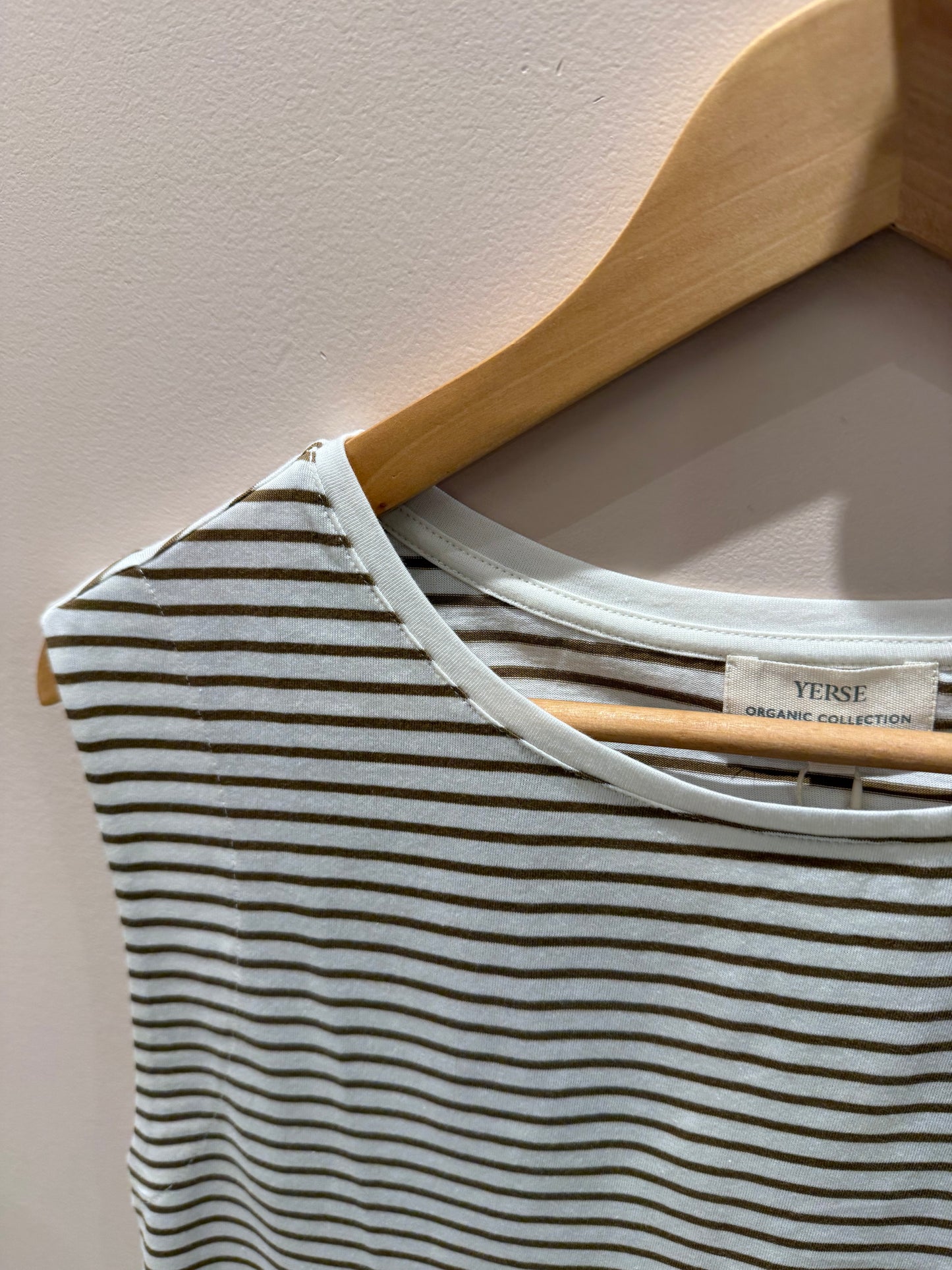 Yerse | Sleeveless Striped Basic T-shirt - Hunter Green
