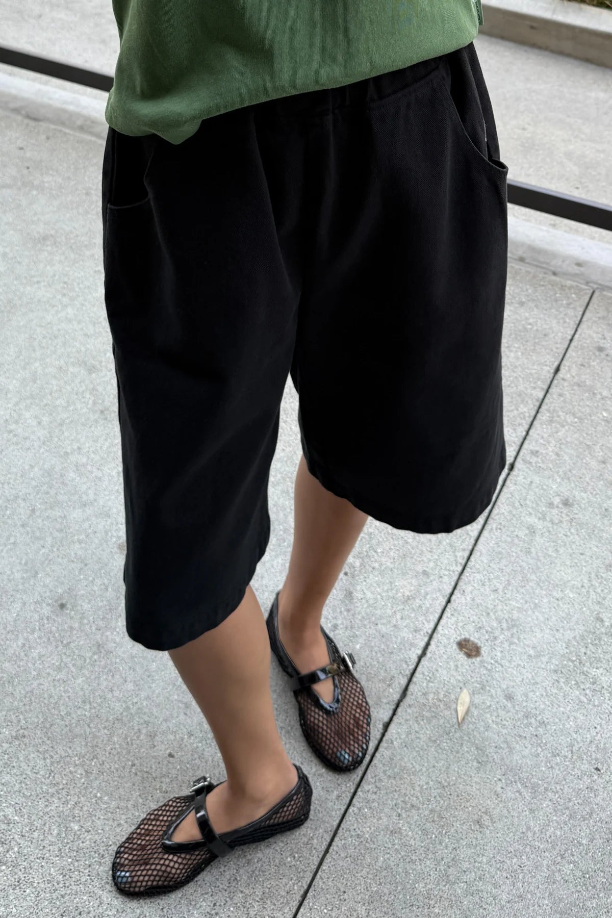 Le Bon Shoppe | Liam Bermuda Shorts - Black