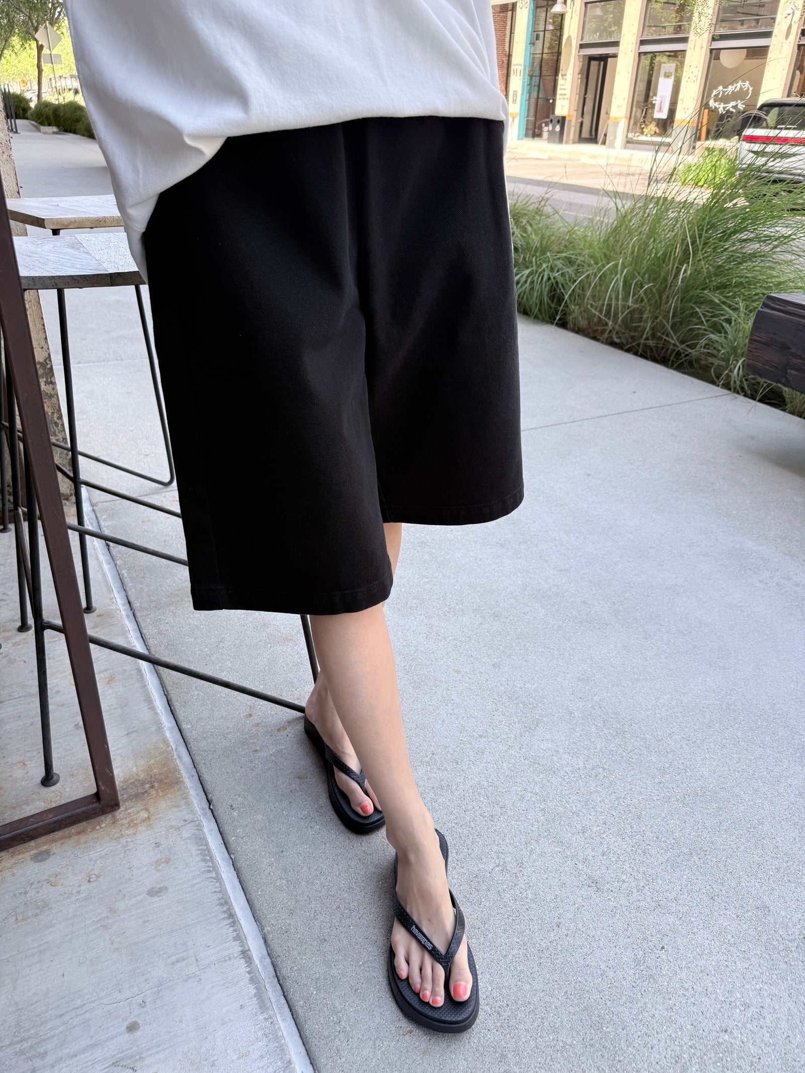 Le Bon Shoppe | Liam Bermuda Shorts - Black