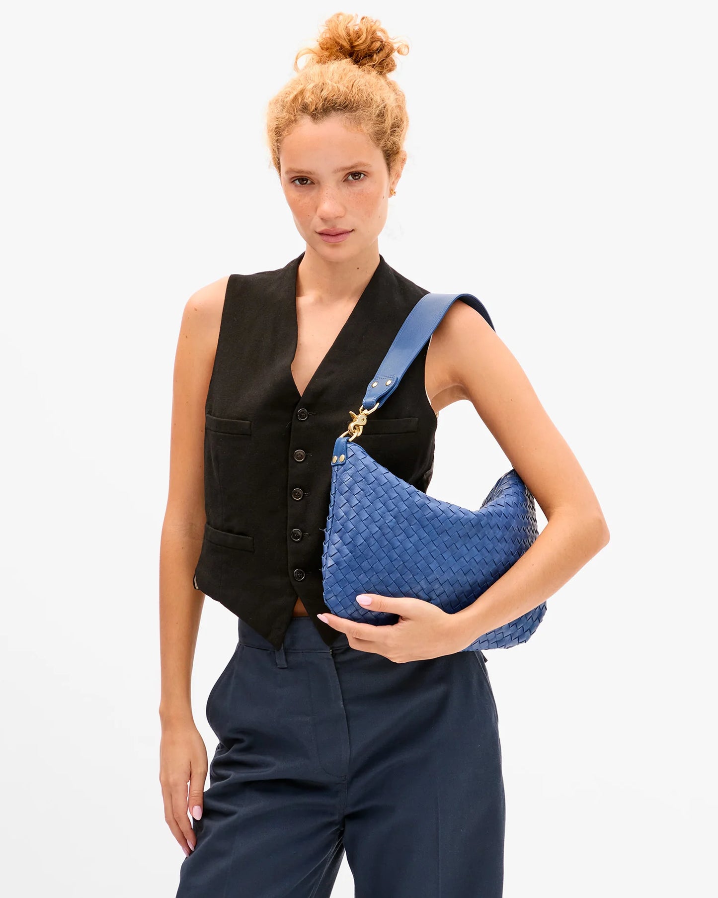 Clare V. | Moyen Messenger - French Blue Diagonal Weave