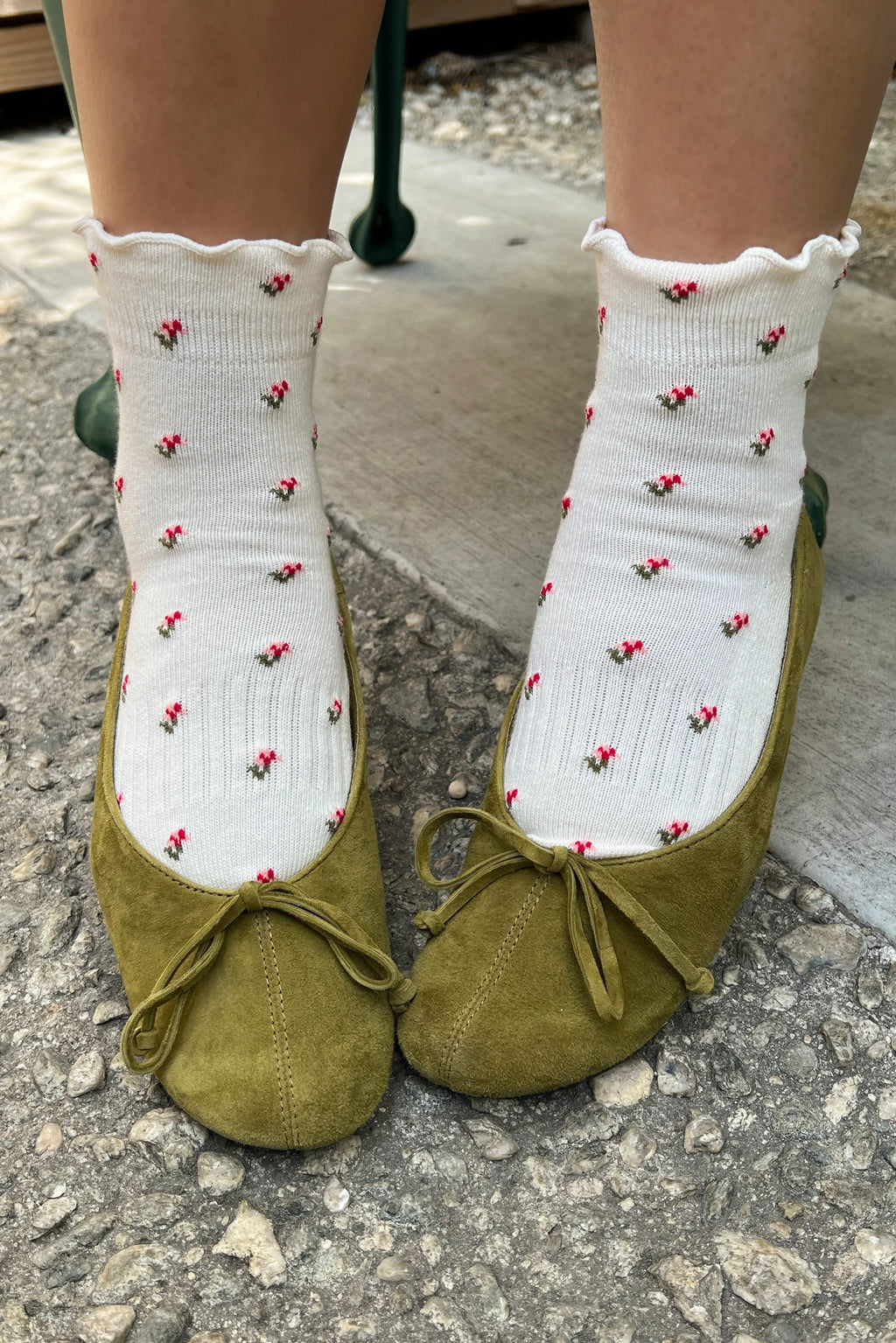 Le Bon Shoppe | Petal Ruffled Hugger Crew Socks - Cream