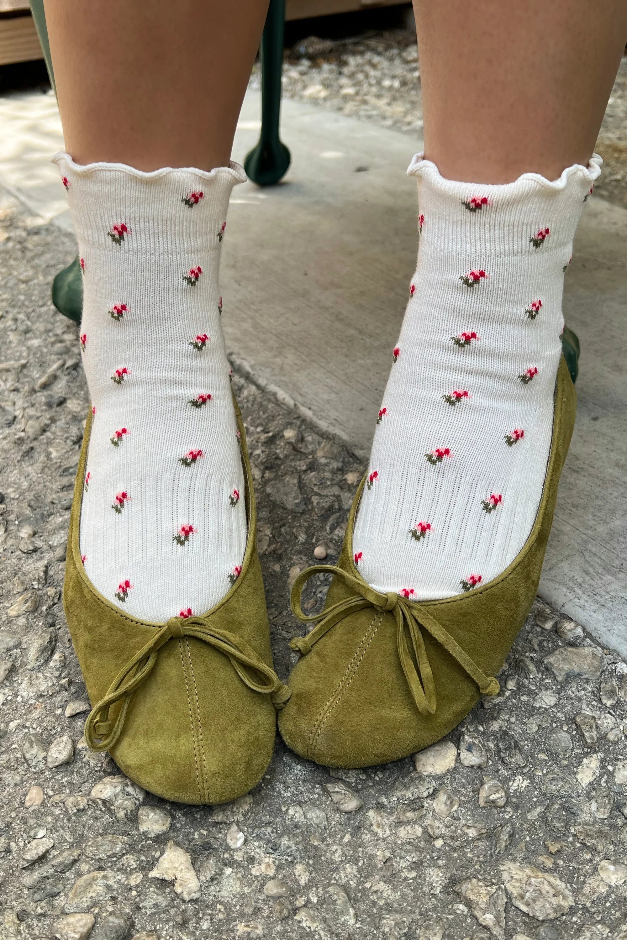 Le Bon Shoppe | Petal Ruffled Hugger Crew Socks - Cream
