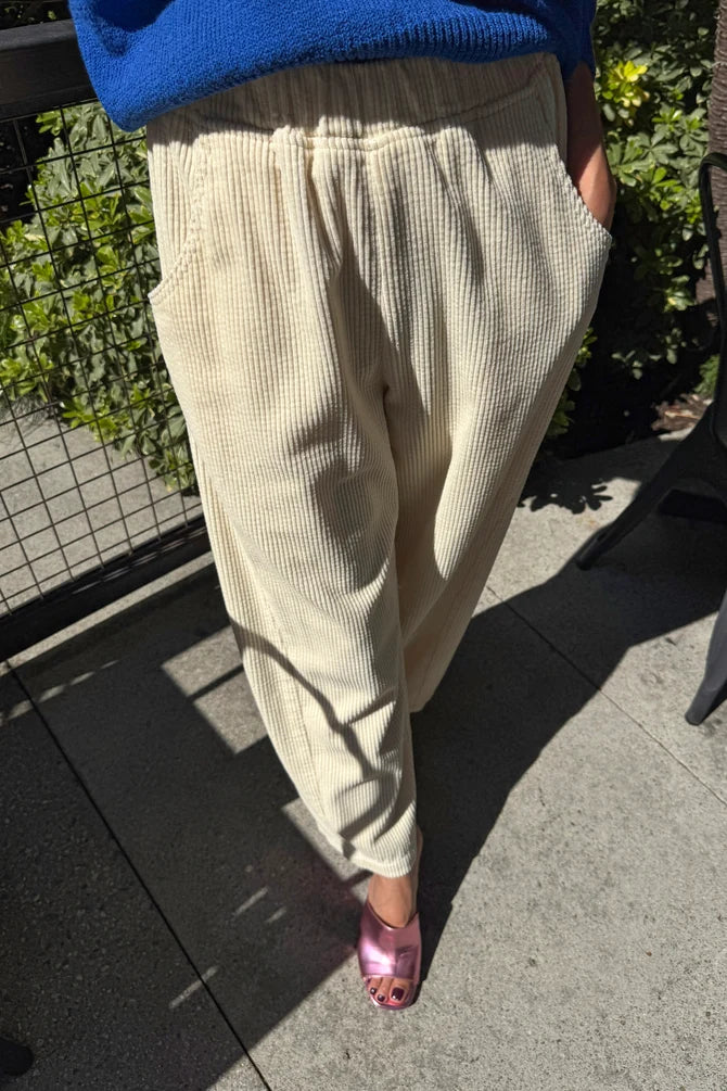 Le Bon Shoppe | Soft Corduroy Arc Pants - Cream