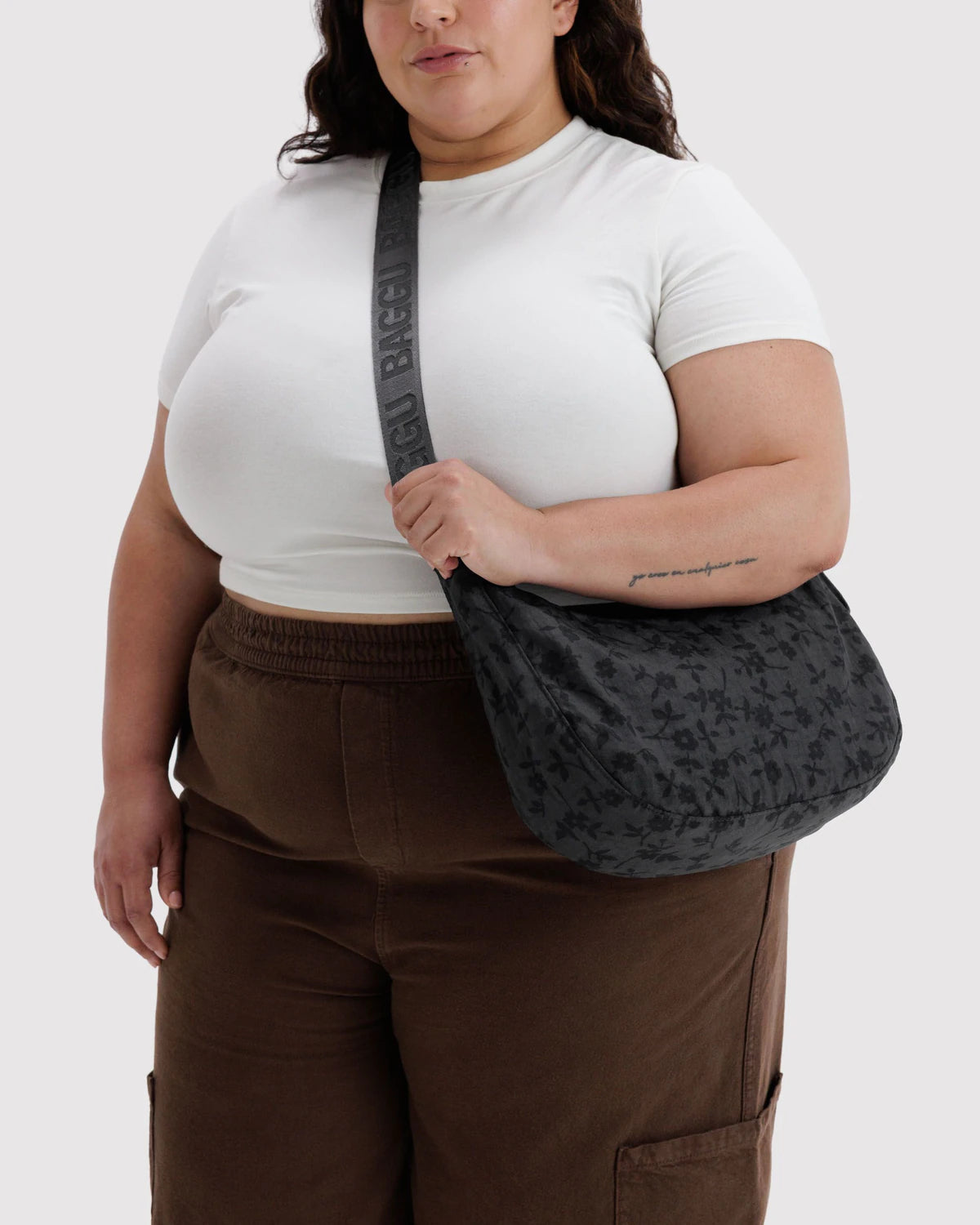 Baggu | Medium Nylon Crescent Bag - Charcoal Ditsy Floral