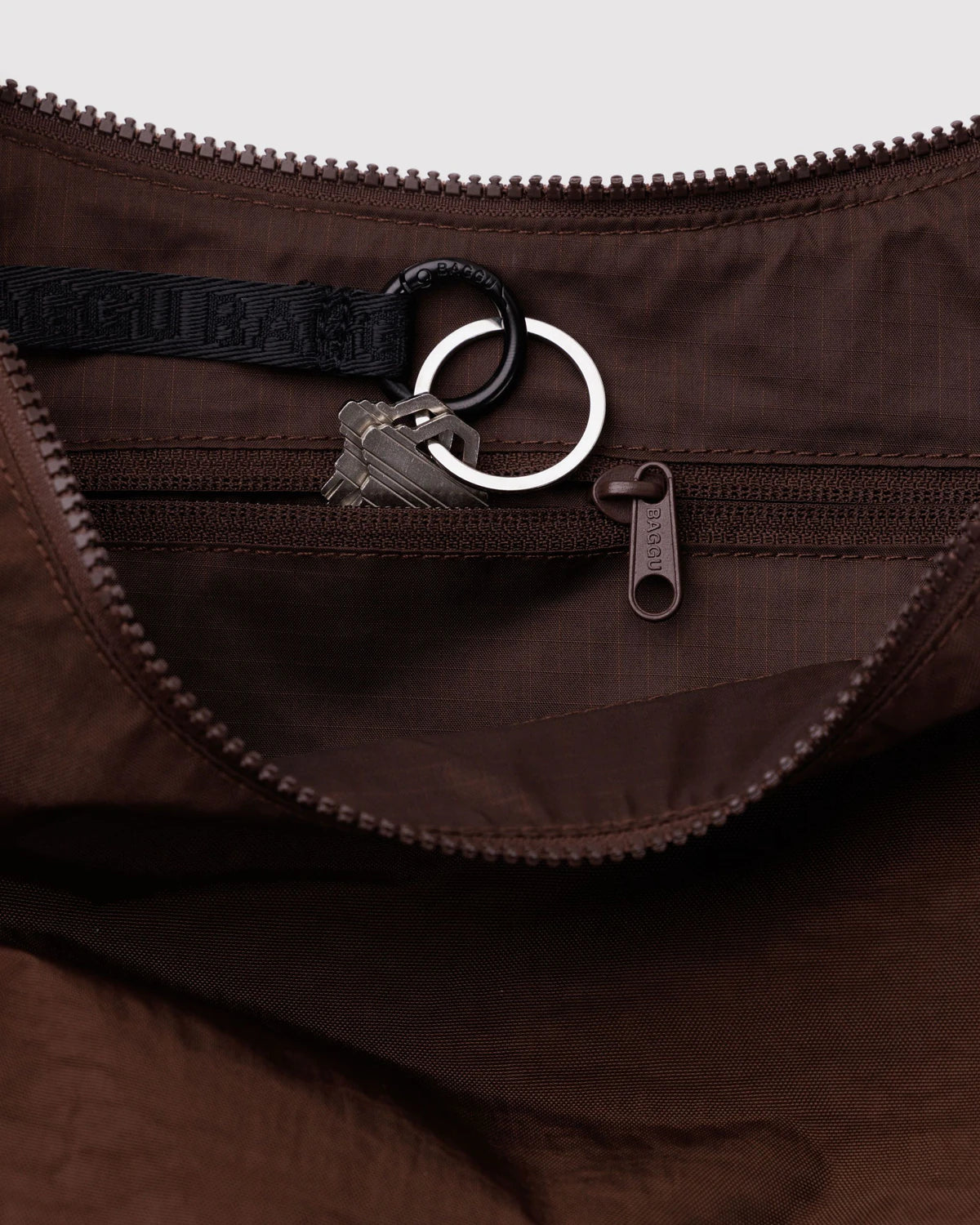 Baggu | Medium Nylon Crescent Bag - Coffee