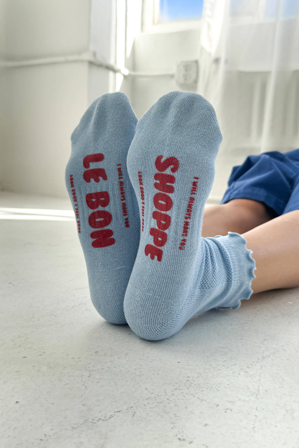 Le Bon Shoppe | Ruffled Hugger Crew Socks - Periwinkle / Red