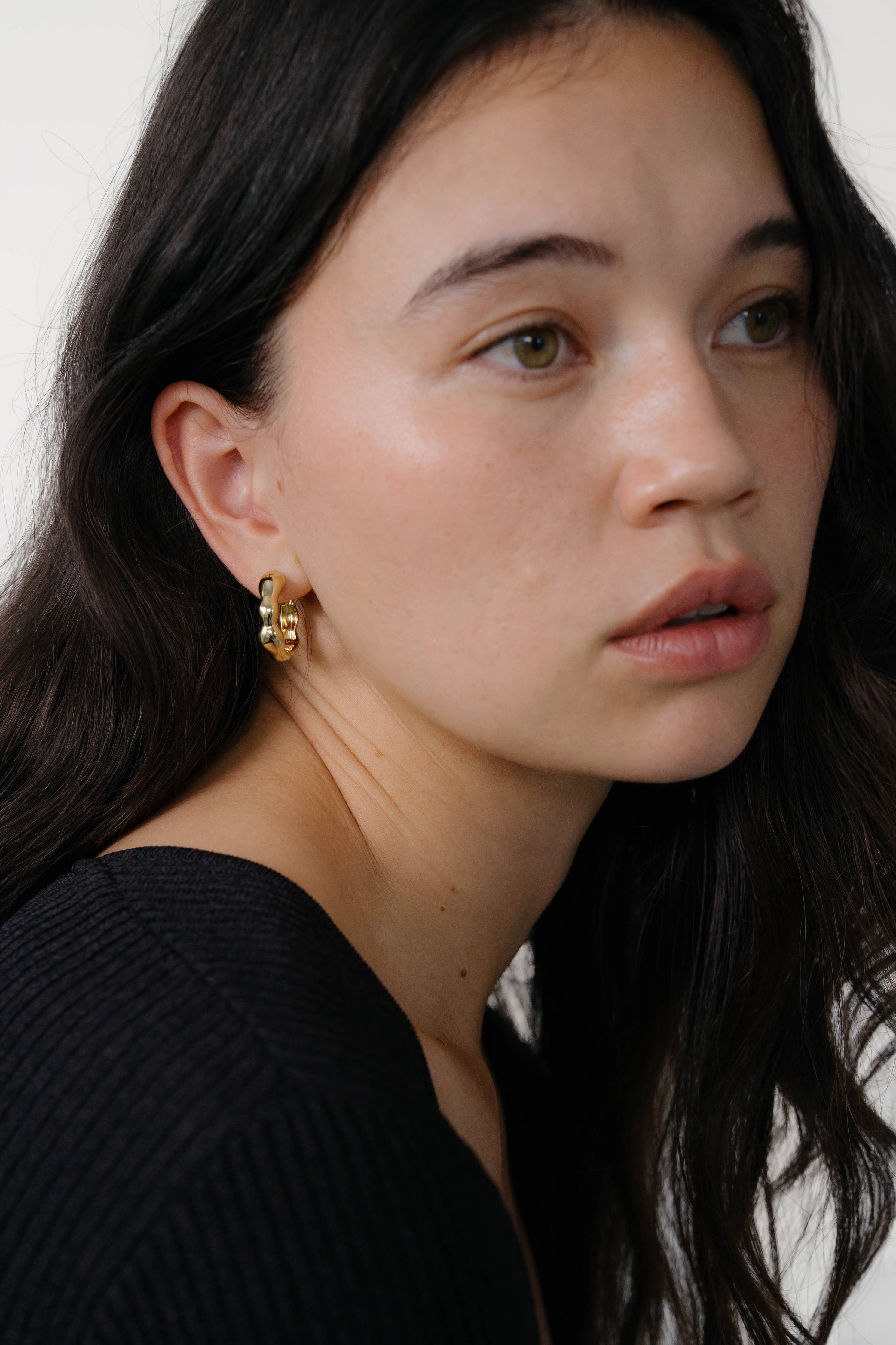 Kara Yoo | Lara Hoops, Medium - Gold