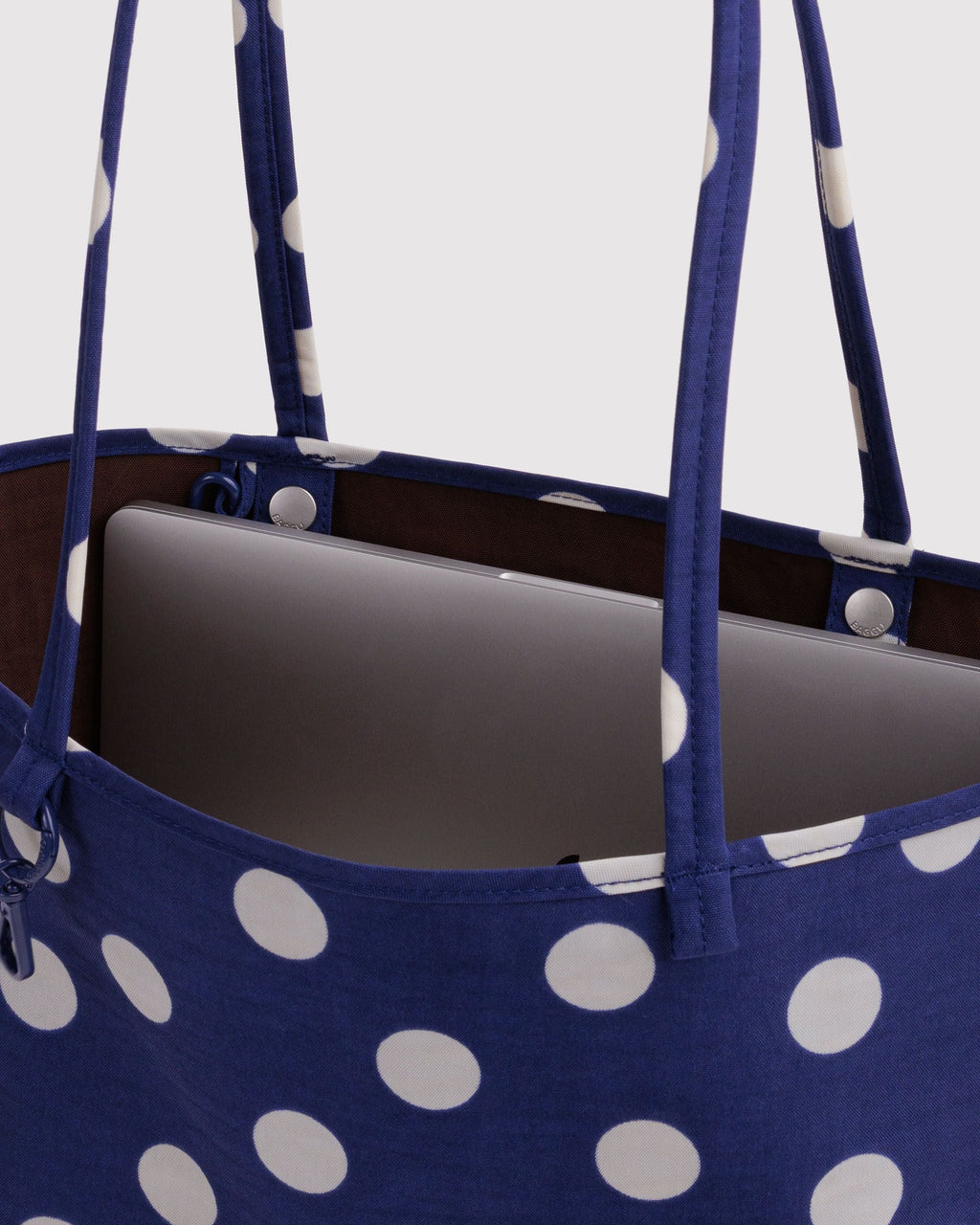 Baggu | Medium Nylon Reversible Tote - Navy Polka Dot Mix