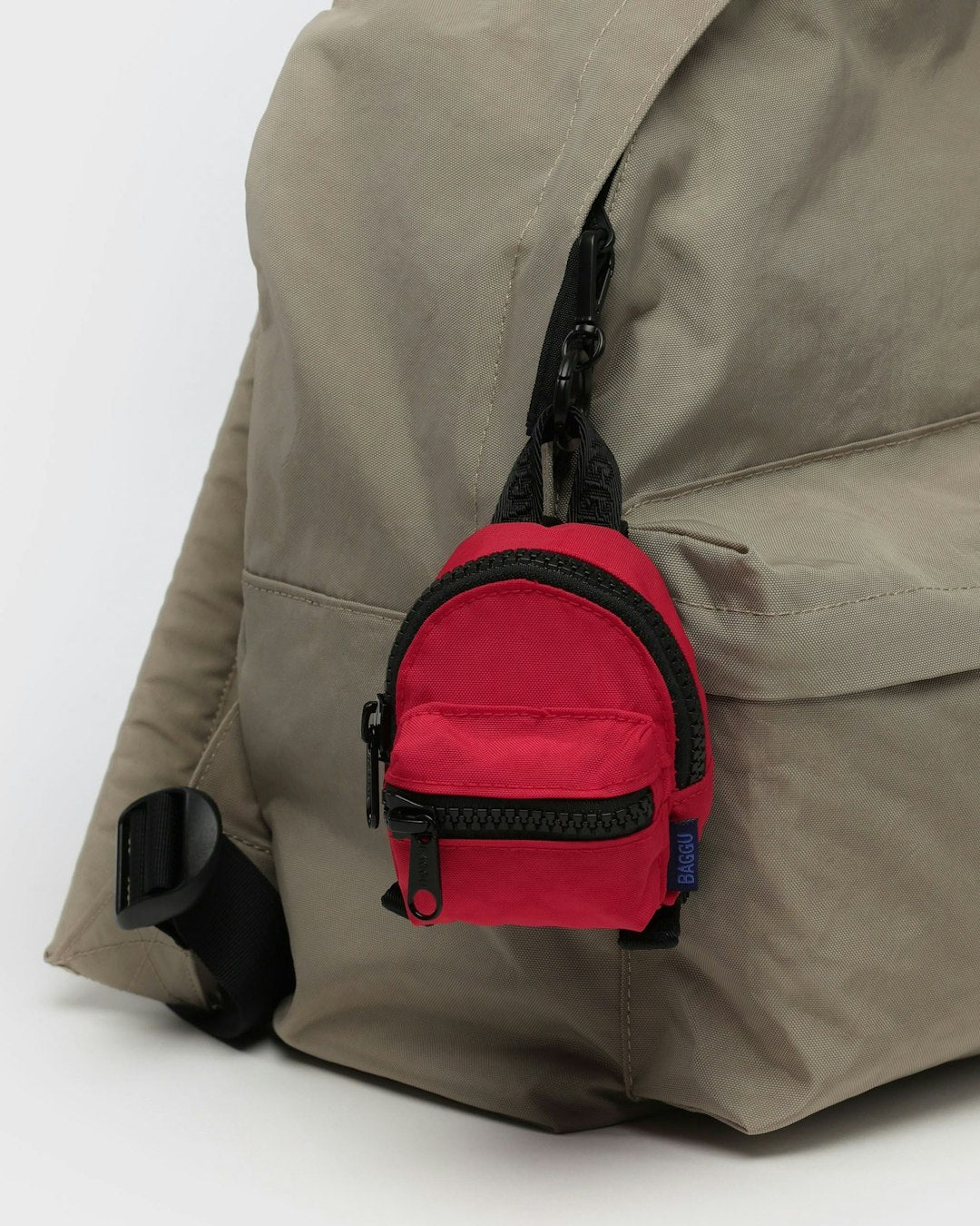 Baggu | Backpack Charm - Candy Apple