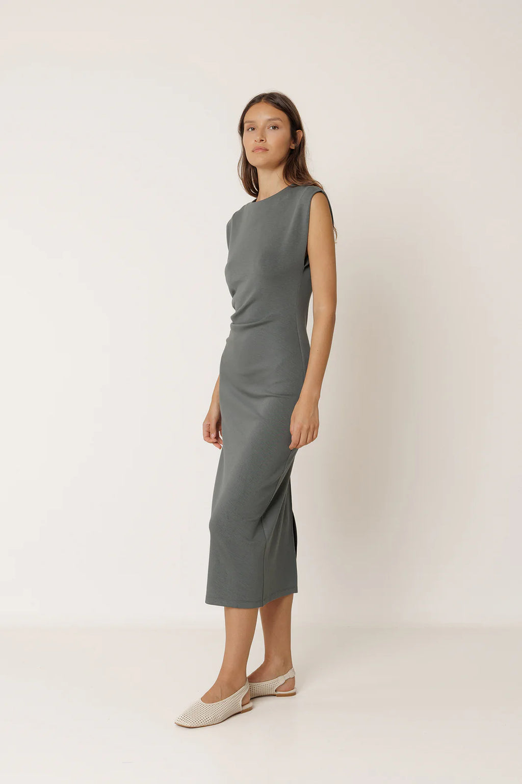 Indi + Cold | Fitted Pleated Dress -Anthracite