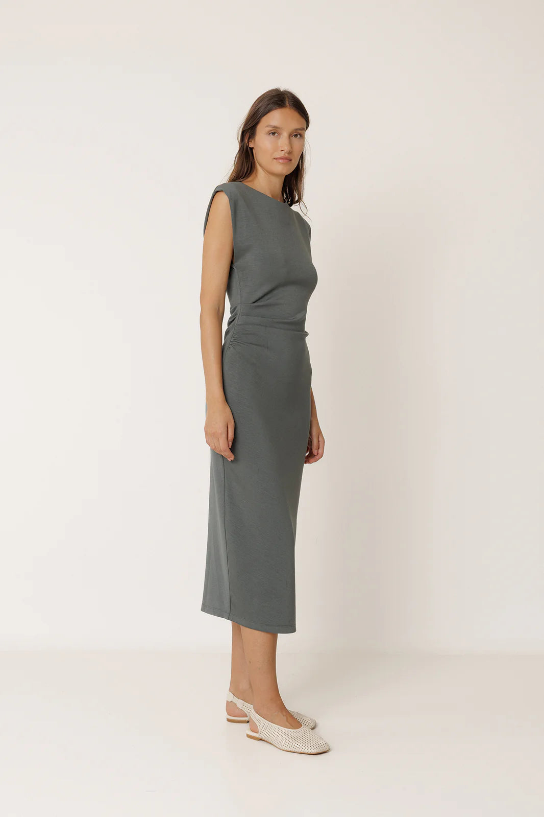 Indi + Cold | Fitted Pleated Dress -Anthracite