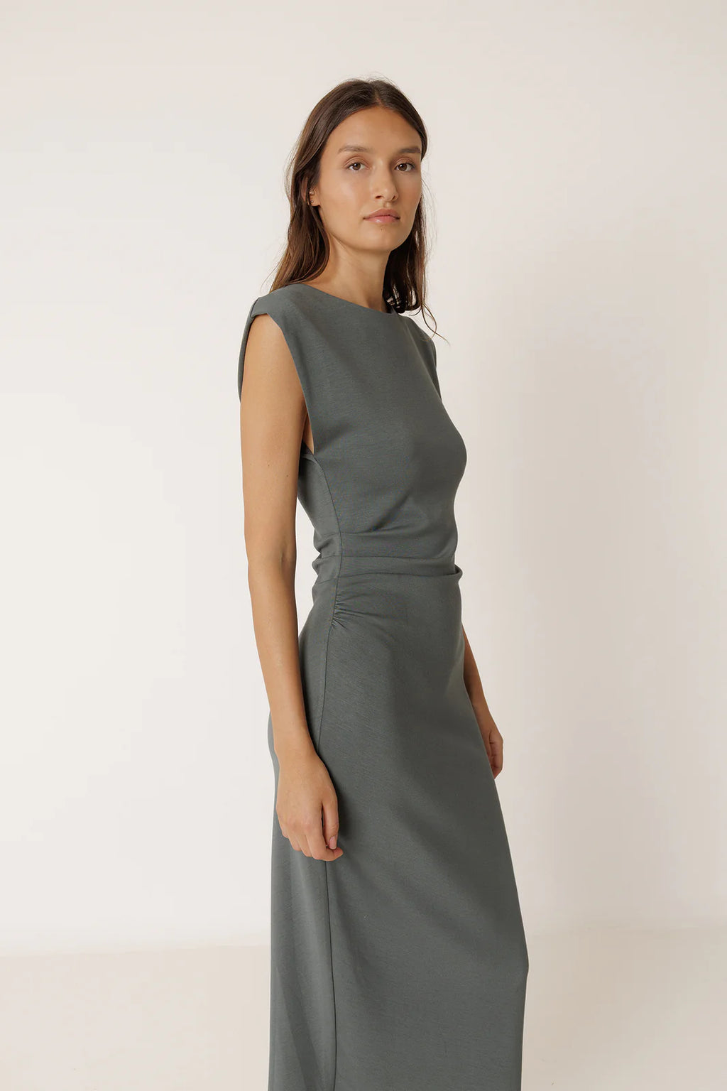 Indi + Cold | Fitted Pleated Dress -Anthracite