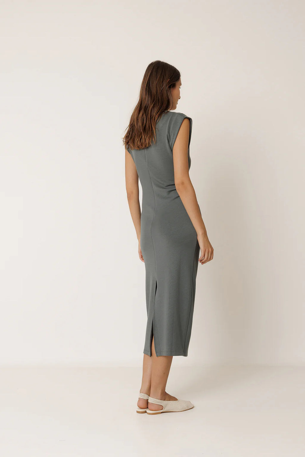Indi + Cold | Fitted Pleated Dress -Anthracite